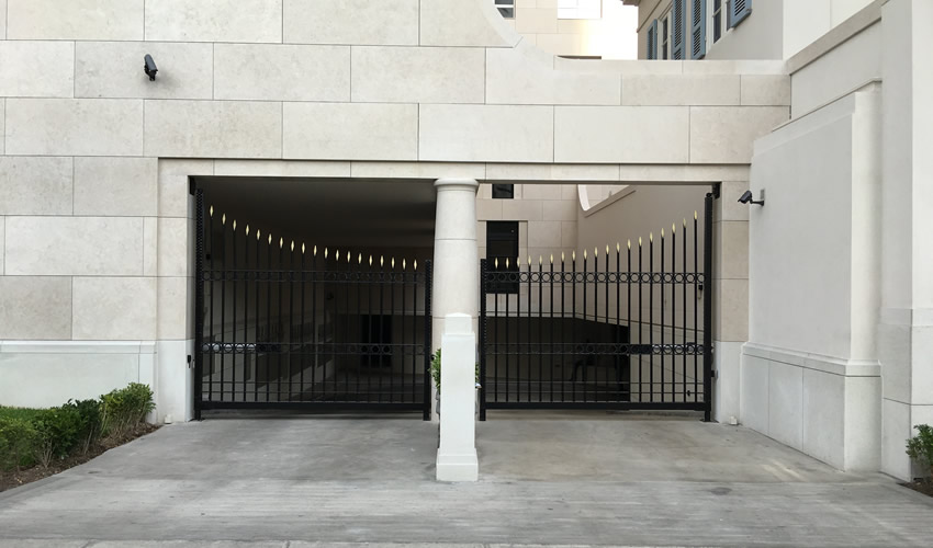 Puerta de Ingreso Vehicular